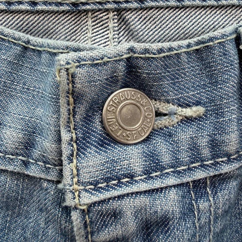 Levi Strauss & Co Mens W34 L32 Light Wash Straight Leg Denim Jeans 04511-0751